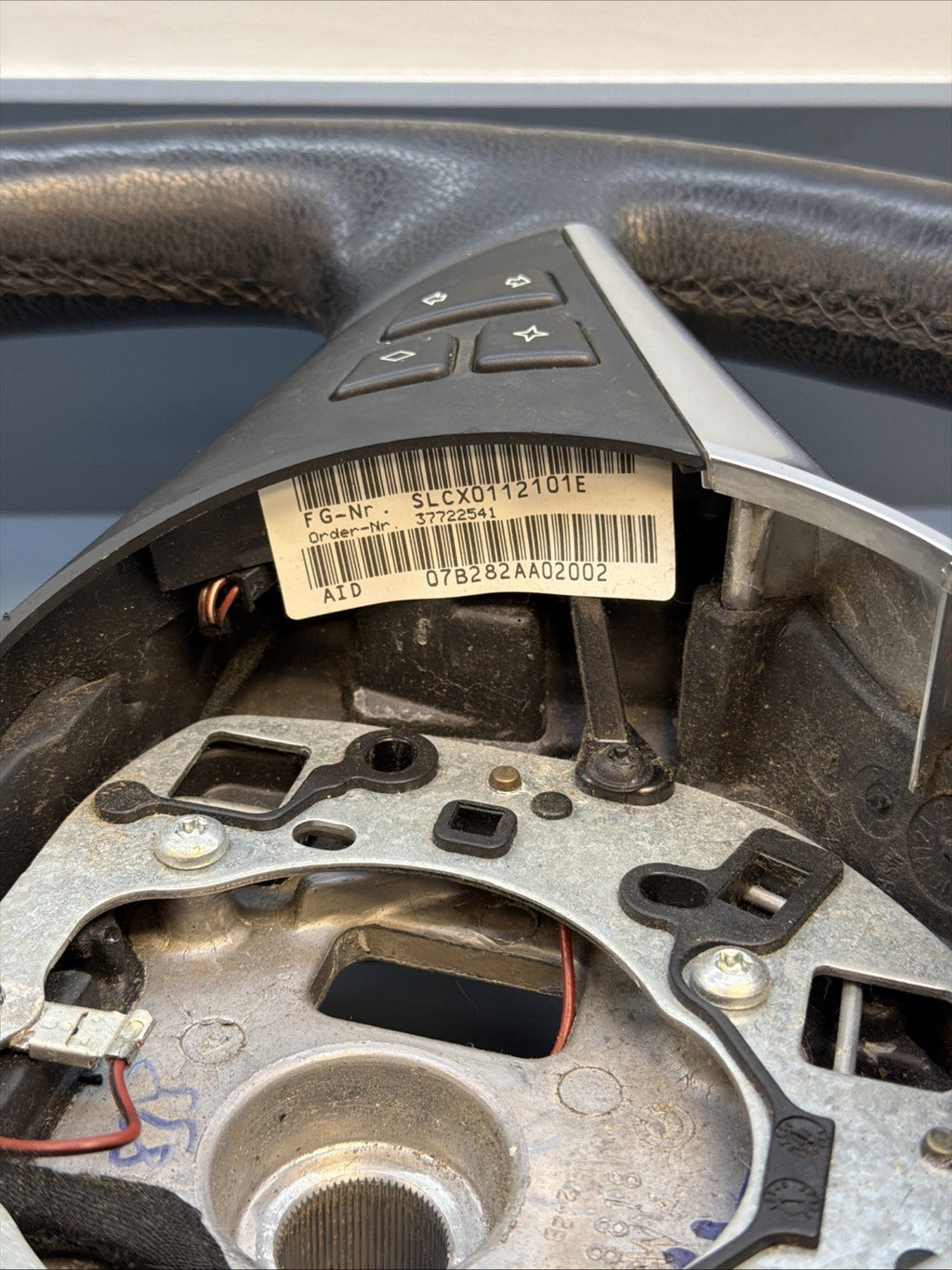 BMW 03-10 E60 5 SERIES BLACK LEATHER STEERING WHEEL W/BUTTONS OEM 11008818