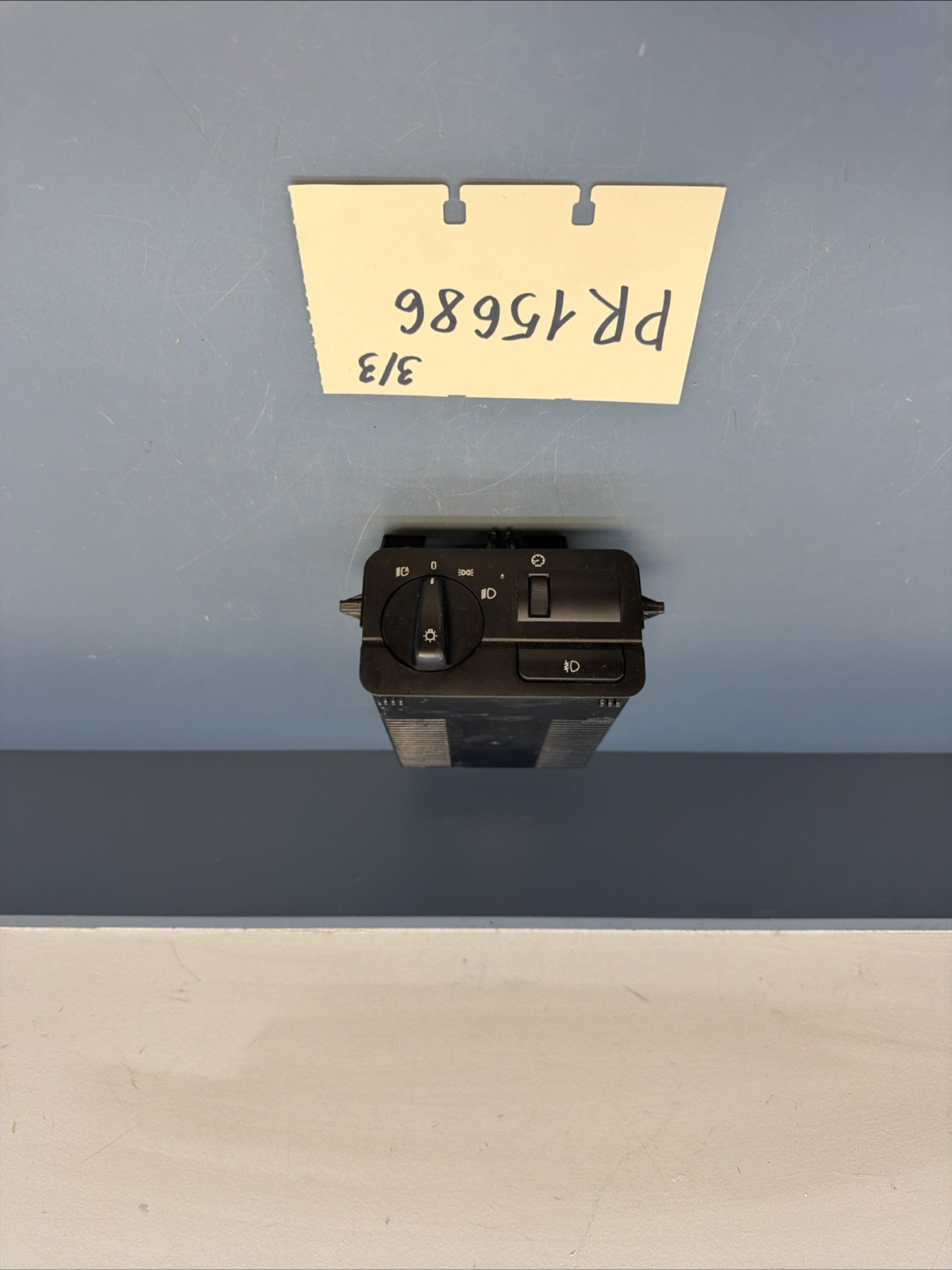 2001-05 BMW E46 325 330 M3 HEADLIGHT FOG LAMP CONTROL MODULE 6936828