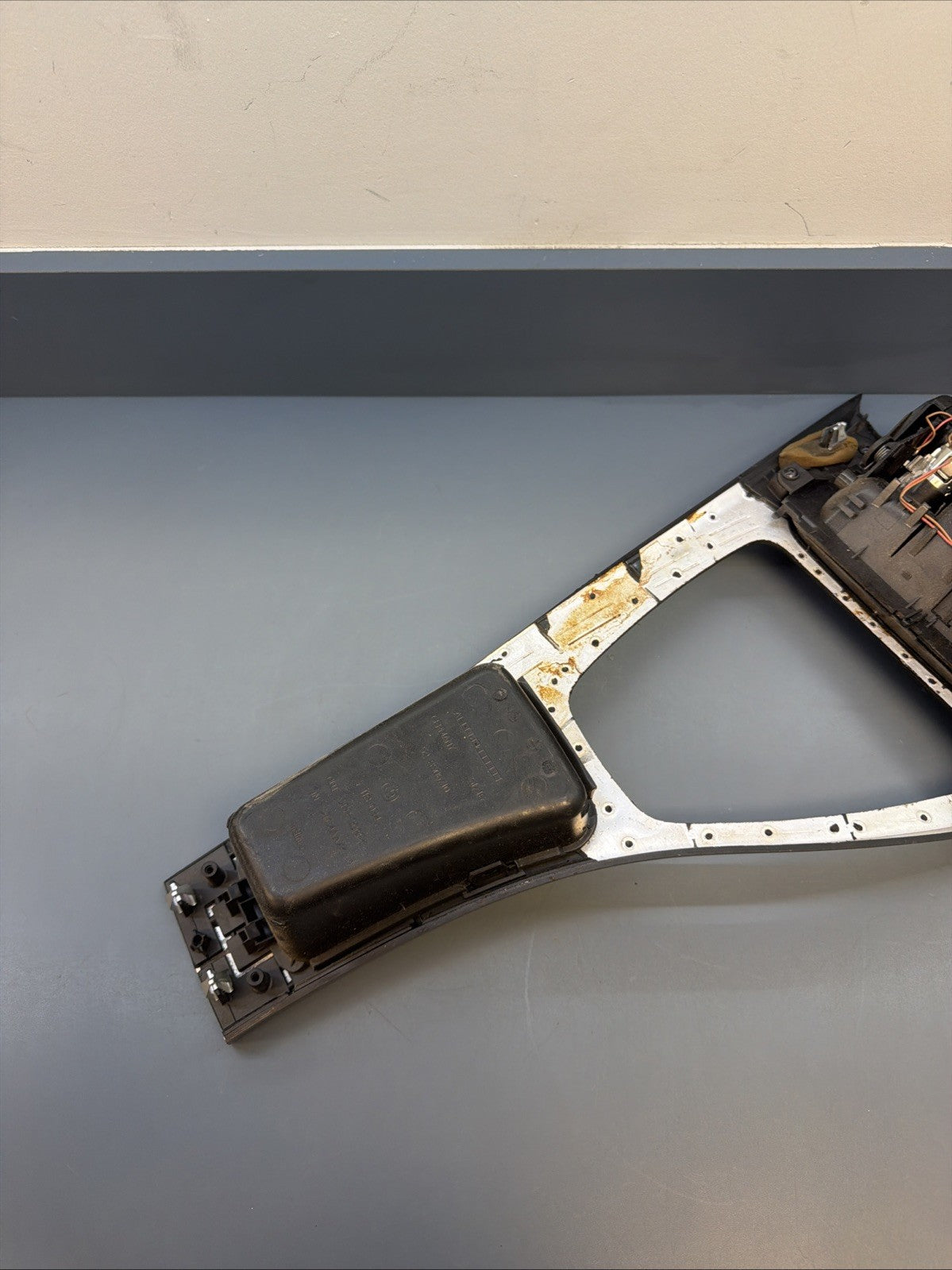 06-13 BMW E90 E92 330d 335i Centre Console Trim Ashtray 7078571 OEM