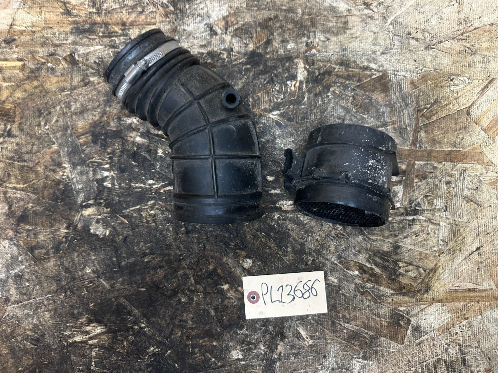 BMW 1999-2006 E46 MAF SENSOR MASS AIR FLOW SENSOR W INTAKE TUBE OEM 7513956