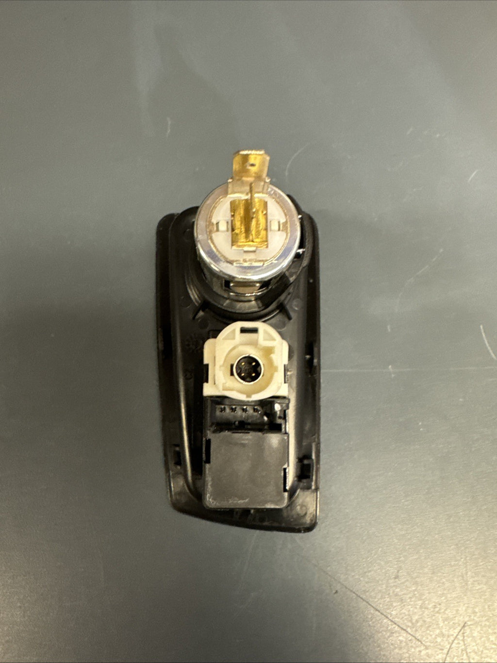 BMW 1 3 5 7 E60 E70 E81 E87 E90 F01 F07 F10 USB AUX-IN Socket Port Plug 9237653