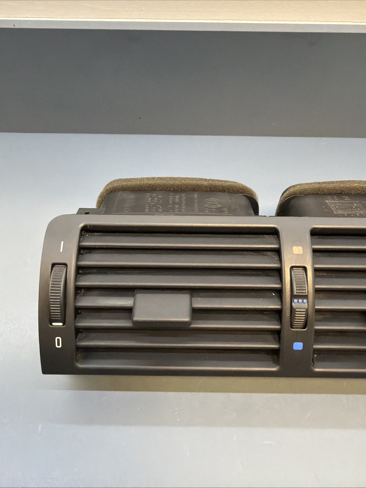 1999-2006 BMW E46 3 Series 325i Center Dash AC Air Vent Assembly 8363199 OEM
