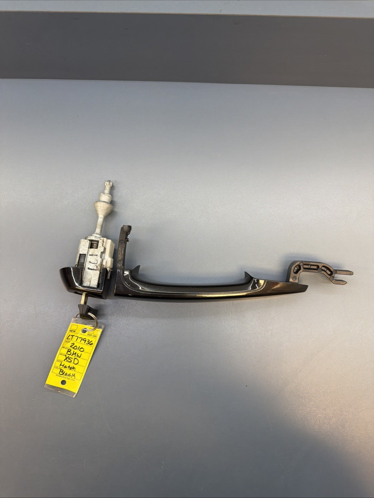 07-13 BMW E90 E92 E70 X5 FRONT LEFT DRIVER EXTERIOR DOOR HANDLE 7207693 W KEY