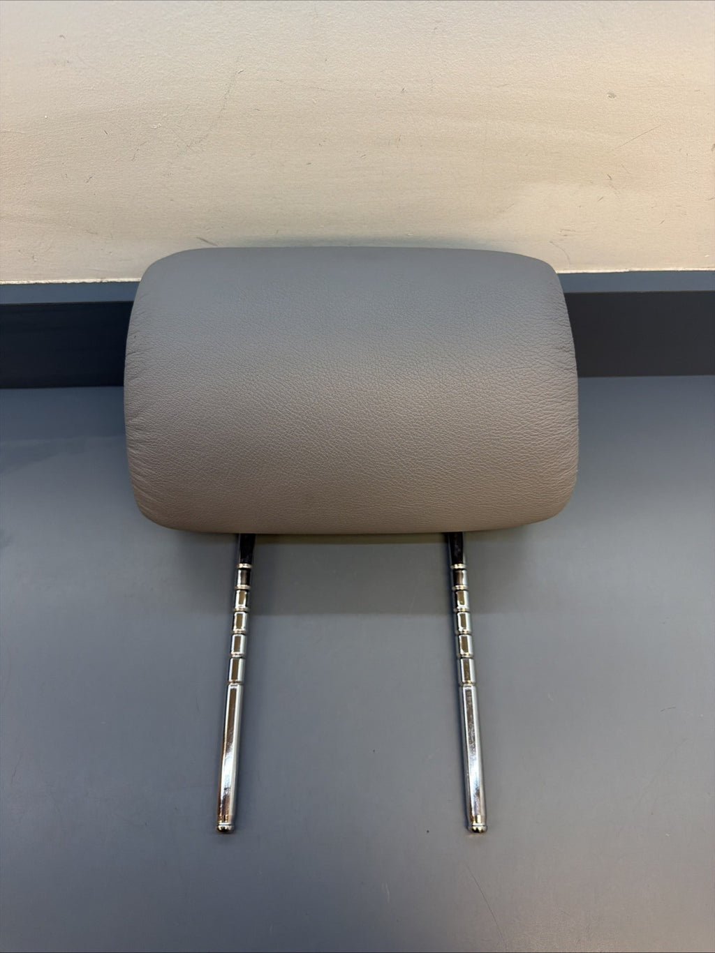 95-03 Bmw E39 5/7 Series Front Right or Left Upper Seat Head Rest Leather OEM