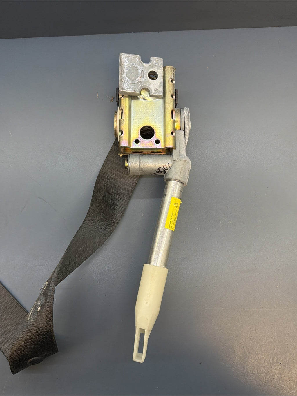 2006 BMW 750i Right Side SEAT BELT RETRACTOR OEM
