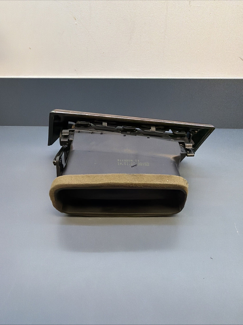 BMW 5 Series E60 E61 Front Left Side Fresh Air Vent Grille Panel 6910731 03-10