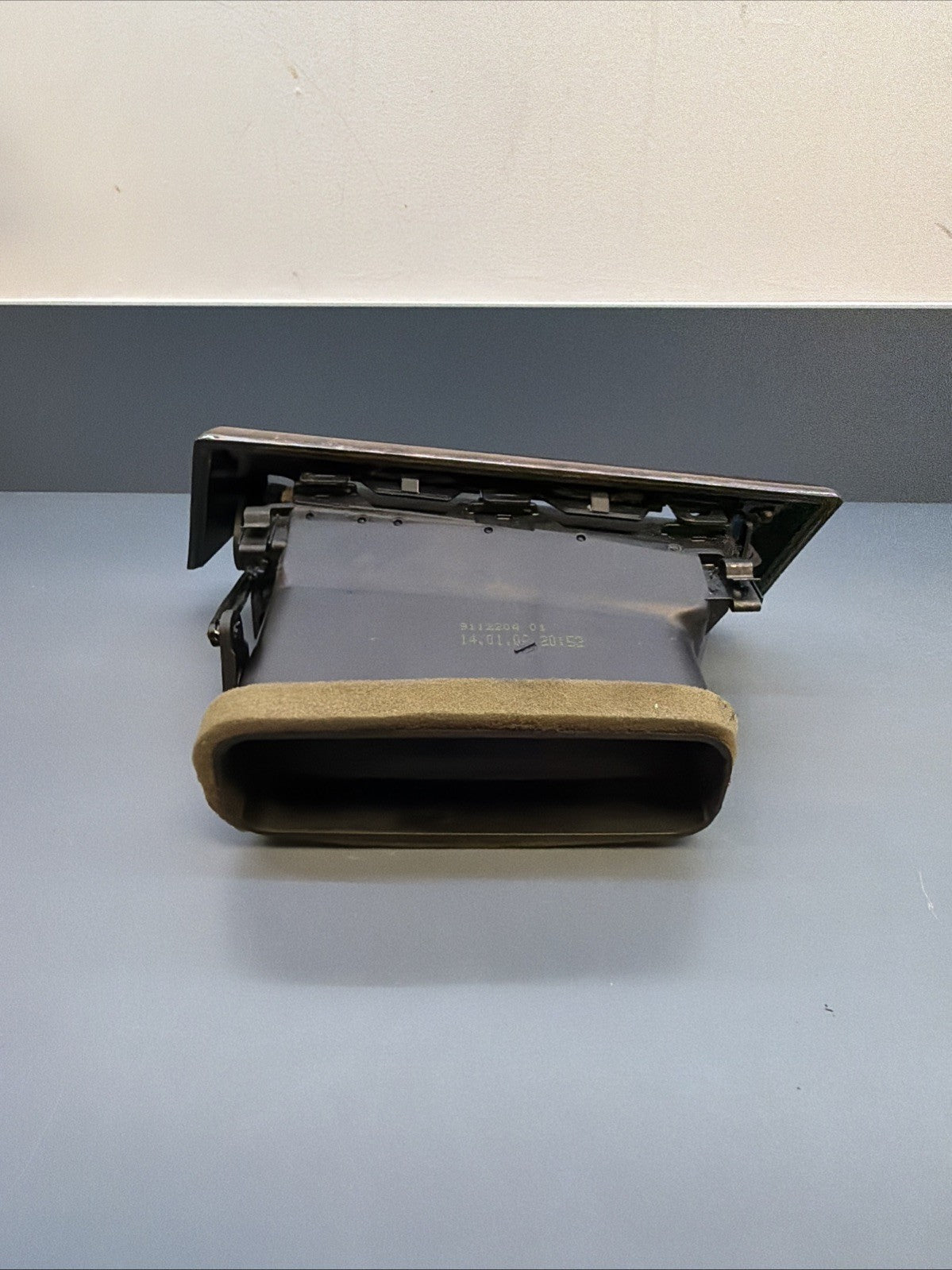BMW 5 Series E60 E61 Front Left Side Fresh Air Vent Grille Panel 6910731 03-10