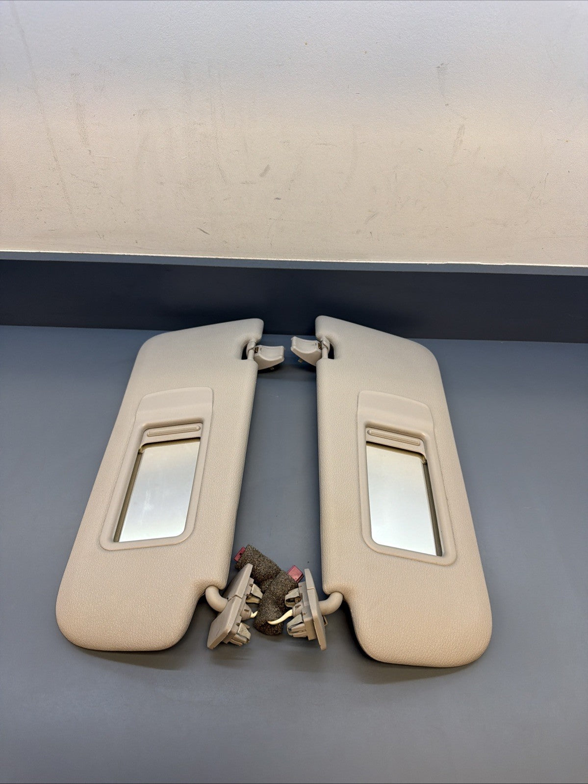BMW F25 Sun Visor Set OEM – Driver & Passenger 6905983 GRAY