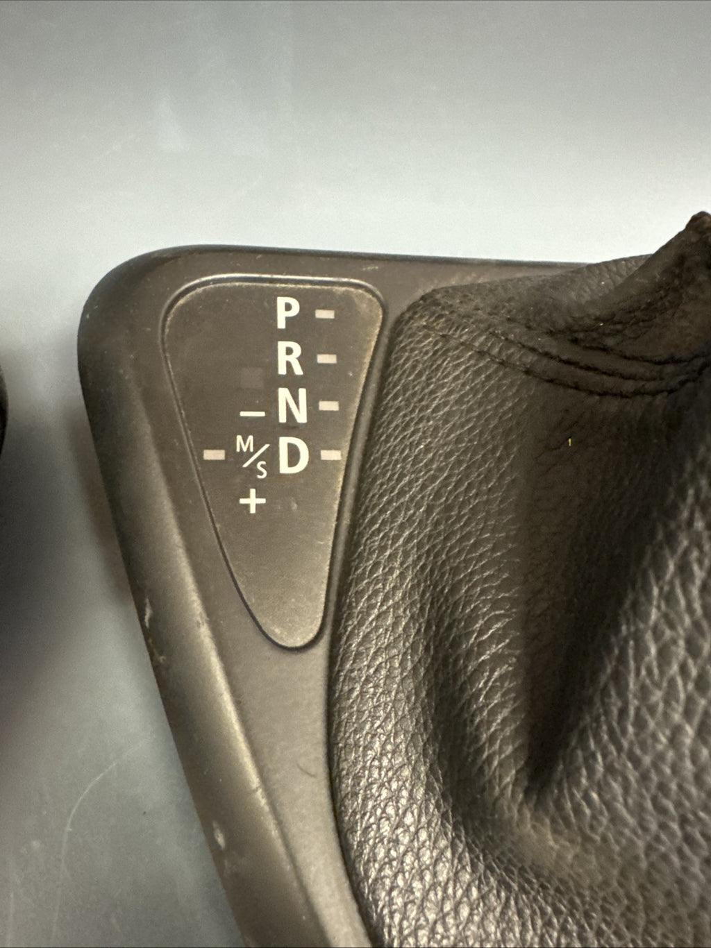 BMW E82 1 SERIES AUTOMATIC SHIFTER GEAR SELECTOR BOOT BLACK OEM 7078567