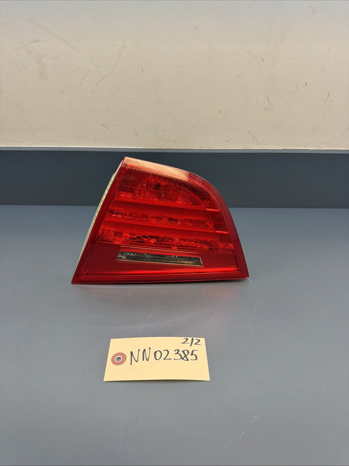 09-11 BMW 328i 335i M3 E90 INNER TAIL LIGHT LAMP RIGHT PASSENGER SIDE 7154156