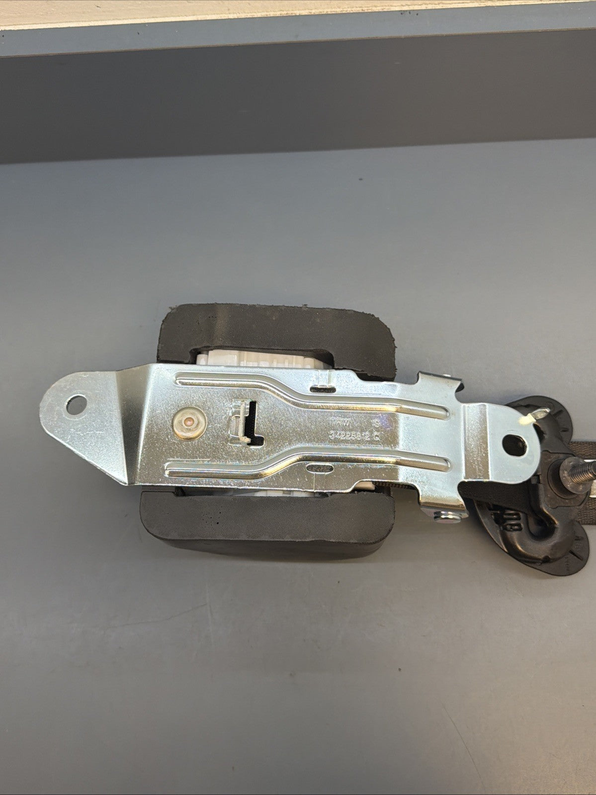 2018 - 2023 BMW X2 F39 REAR LEFT SIDE SEAT BELT SEATBELT RETRACTOR OEM 7422967