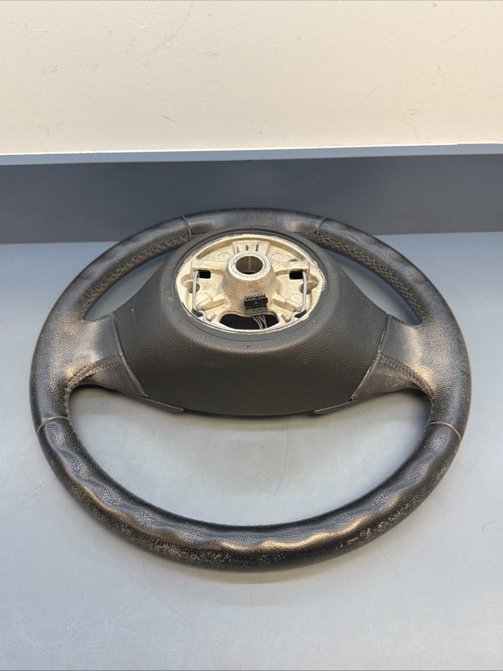 2006–2011 BMW 325i E90 STEERING WHEEL W/ CONTROL SWITCHES OEM 6959893-01 6764547