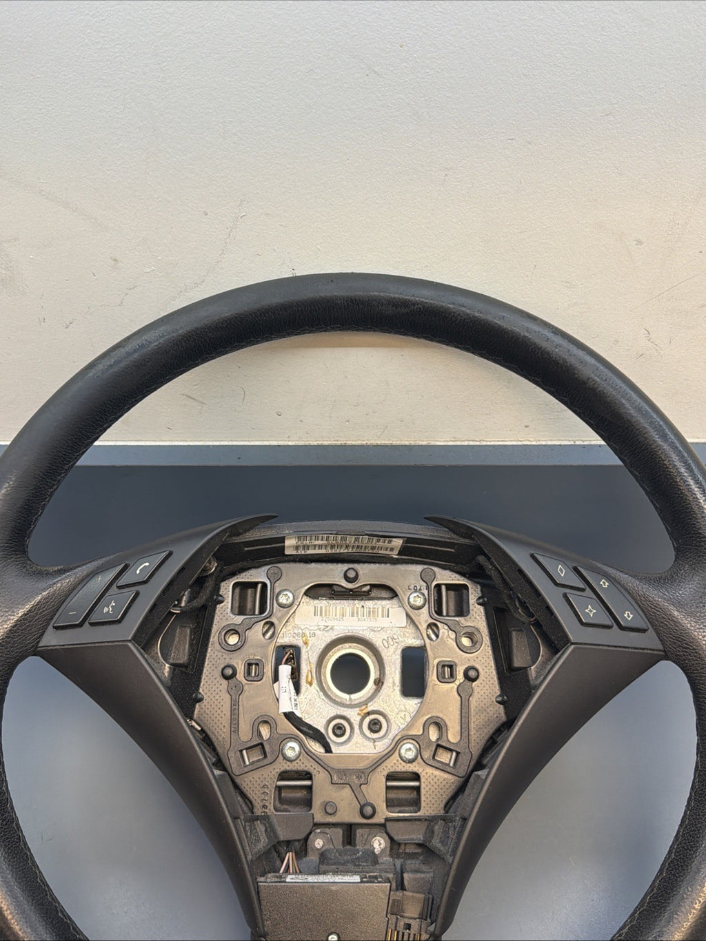 2004-2007 BMW 530I STEERING WHEEL W/ CRUISE CONTROL SWITCH 6938773