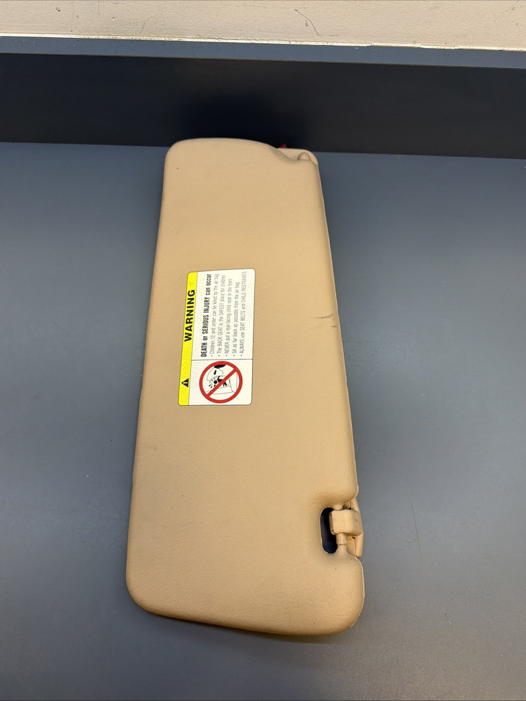 00–05 BMW E46 325i Right Light Sun Visor Mirror Leather OEM 6905983 BEIGE