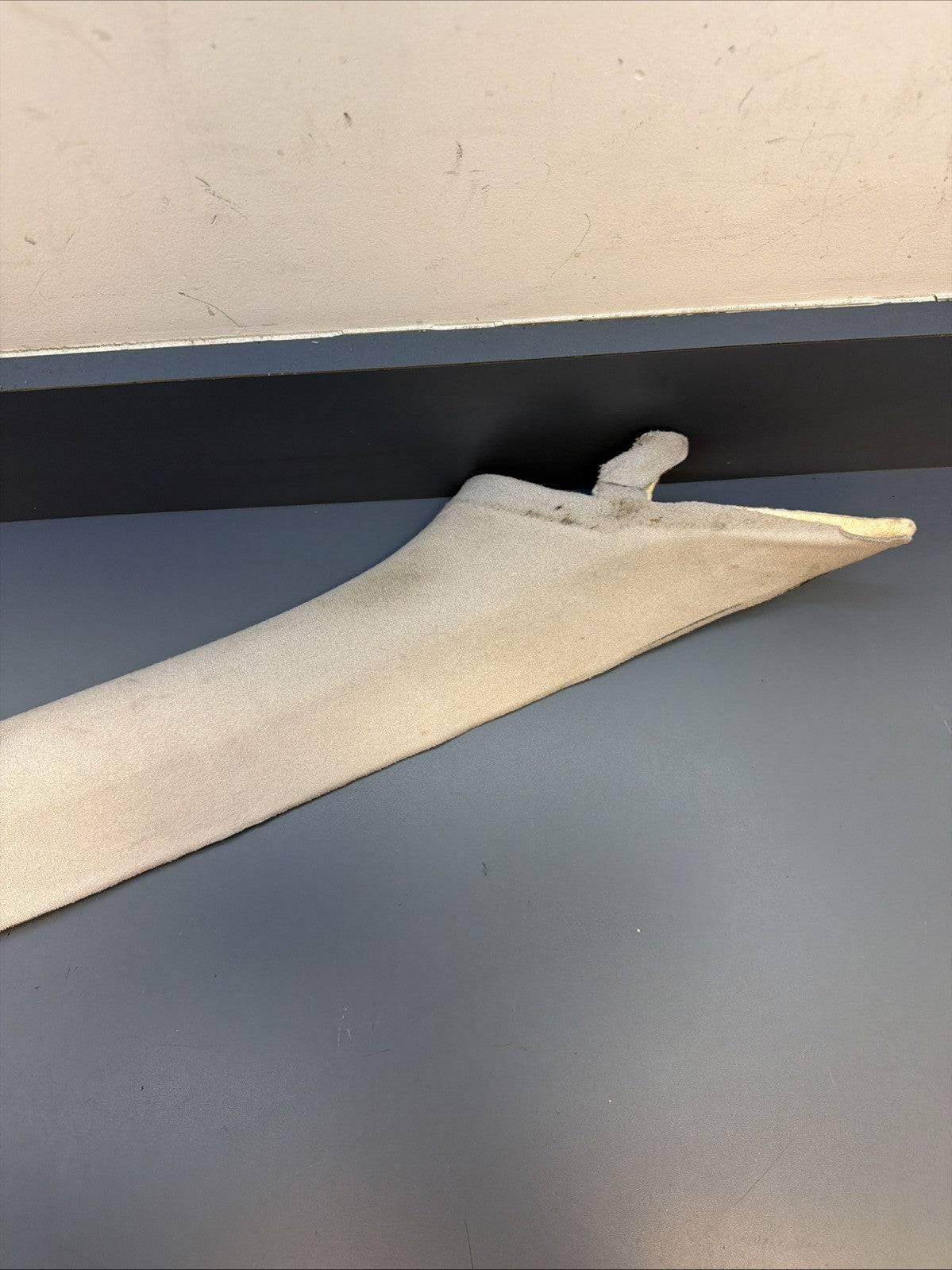 BMW 5 SERIES E39 FRONT RIGHT PASSANGER SIDE A PILLAR TRIM GREY 8227592