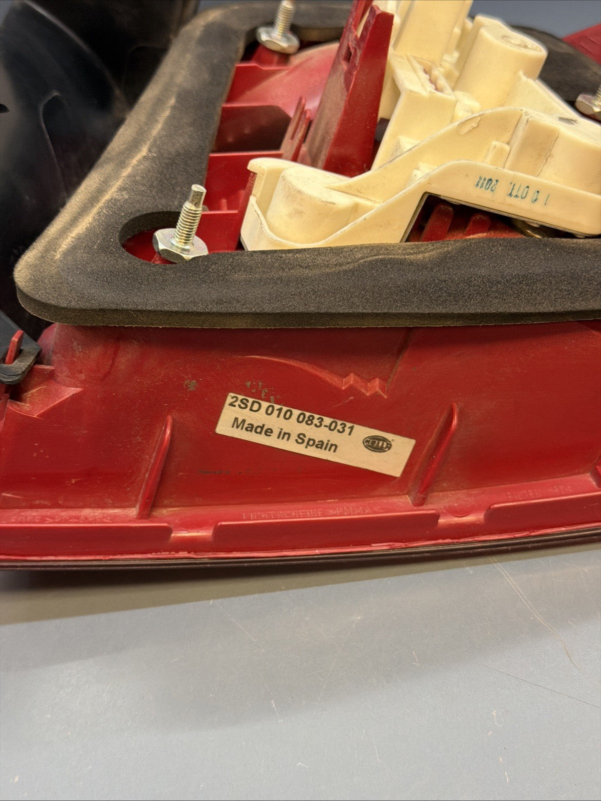 06–08 BMW 325i E90 Left Rear Tail Light OEM 7161955 DRIVERS SIDE PRE LCI NOT OEM