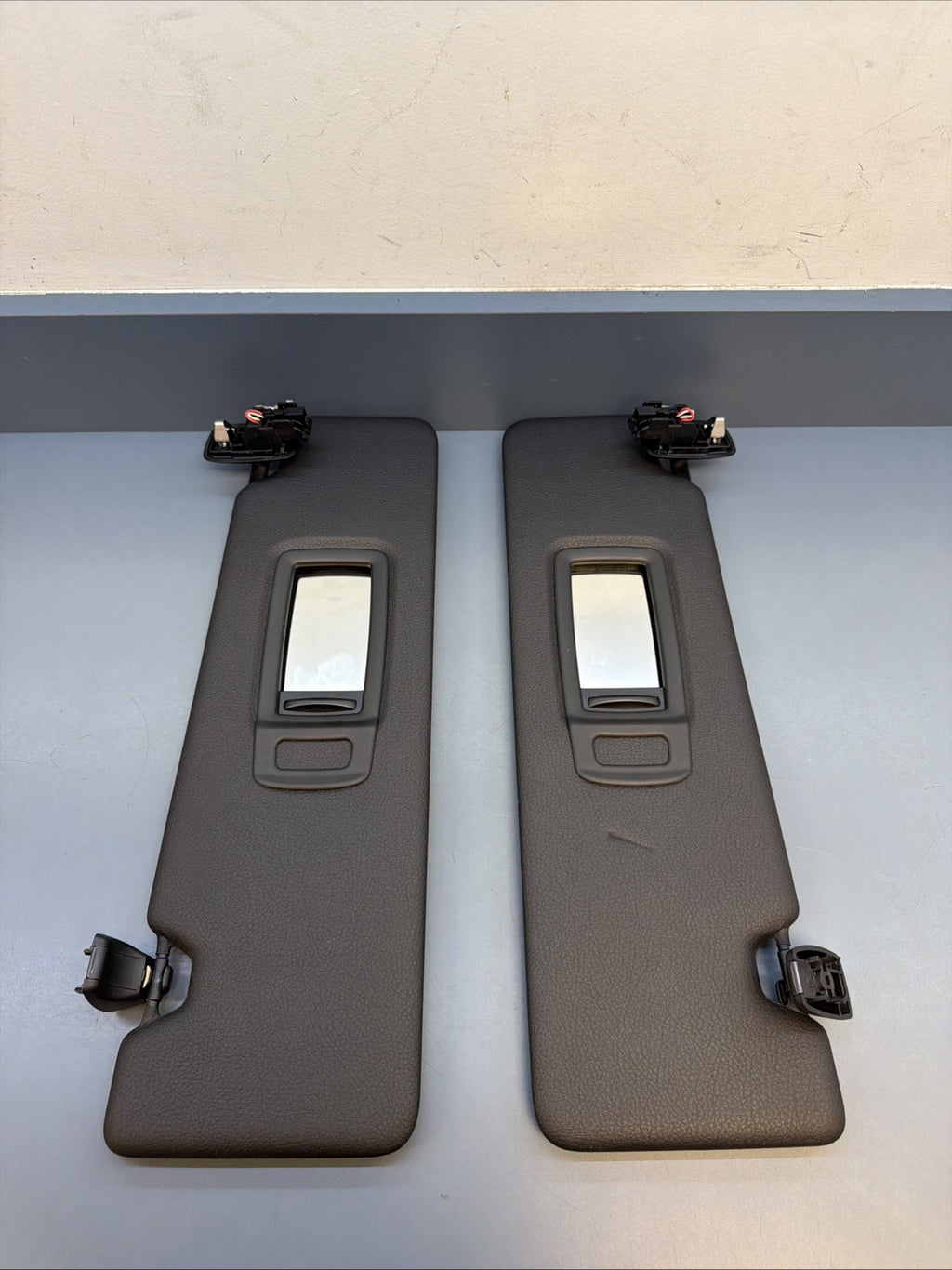 18-23 BMW X2 F39 FRONT RIGHT & LEFT SIDE SUN VISORS PAIR BLACK 7429920 7429919