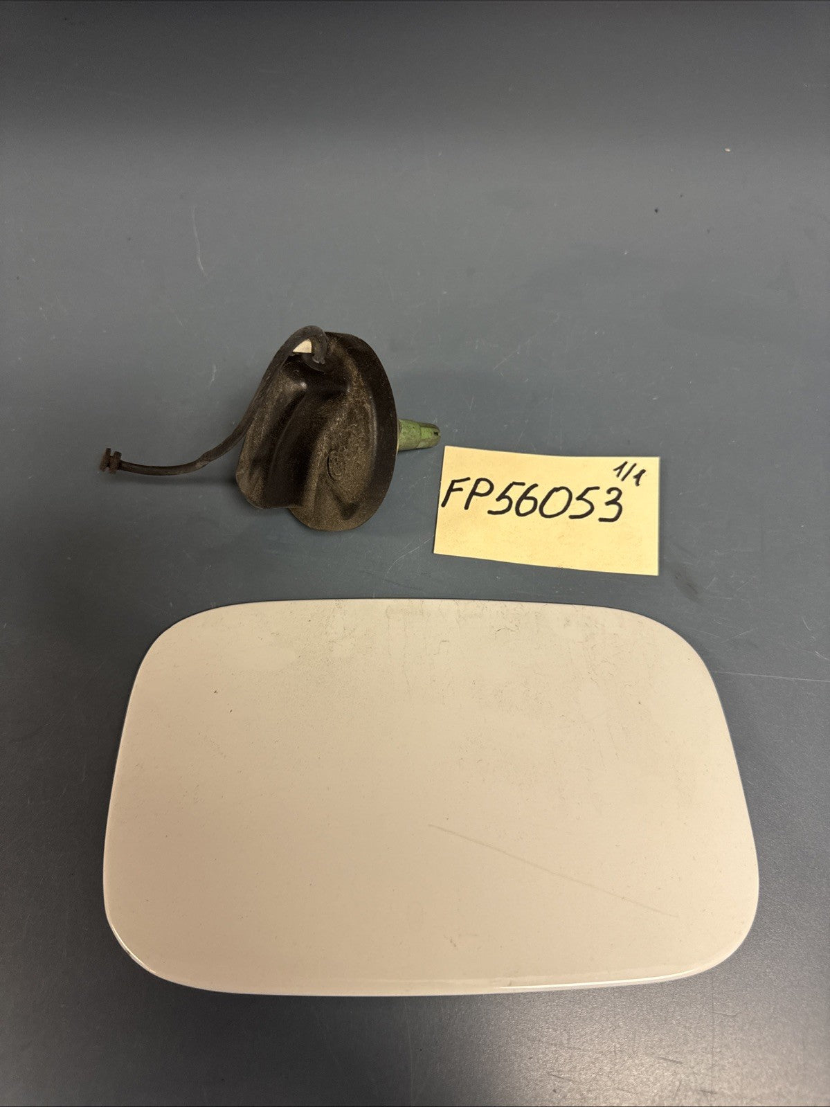 1999 - 2005 BMW 3 SERIES E46 SEDAN SW FUEL FILLER DOOR LID COVER TANK REAR OEM
