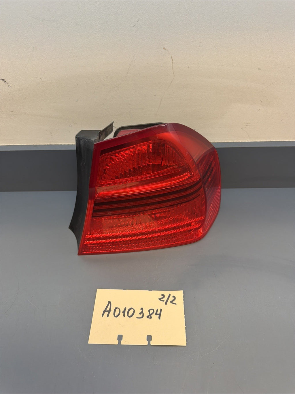 2006-2008 BMW E90 OUTTER PASSANGER PRE LCI TAIL LIGHT 7161956