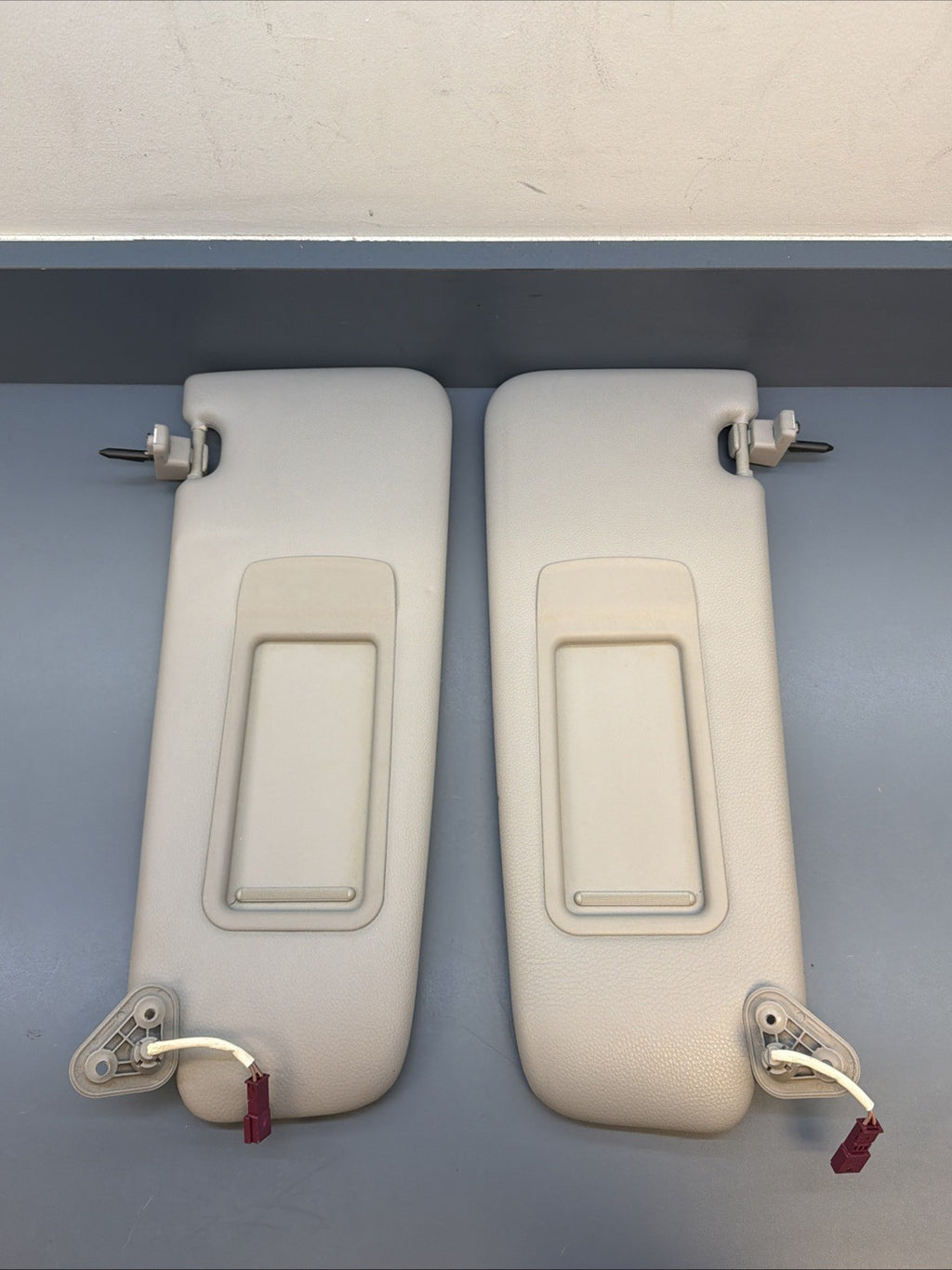 BMW E90 E91 E92 E93 Sun Visor Set OEM – Driver & Passenger 6905983 GRAY