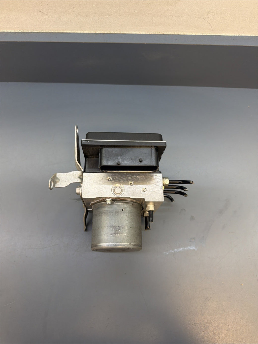 2007–2013 BMW 3 Series E90 E92 E93 ABS Pump / Control Module OEM 34516780161-01