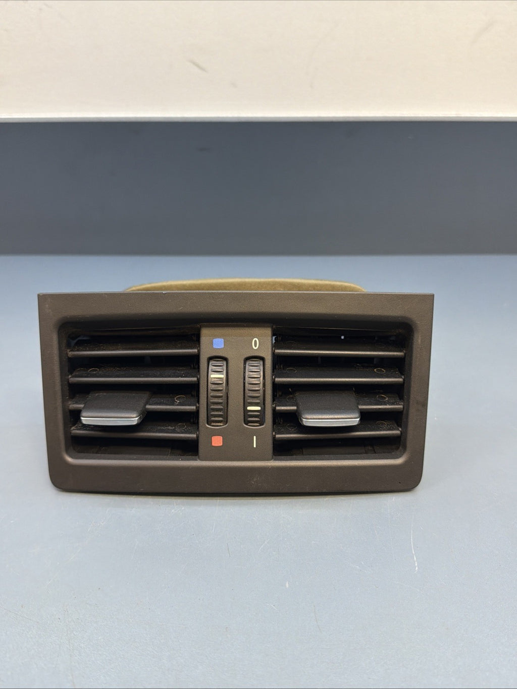 07-12 BMW E90 328i 335i Rear Center Console Air Vent Grille 7129556 OEM