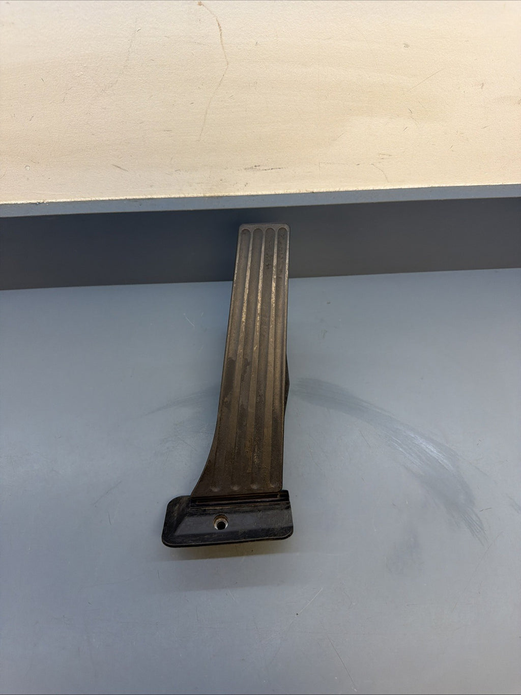 10-17 BMW 528 535 550 640 650 740 750 THROTTLE ACCELERATION GAS PEDAL 6858574