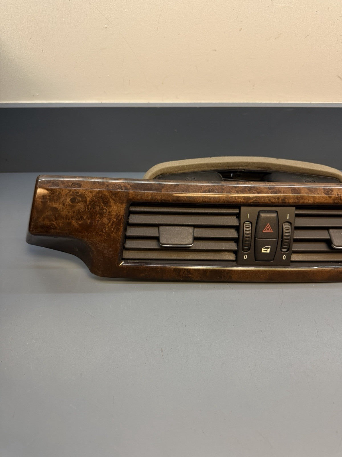 04-10 BMW E60 530i 528i 550 DASHBOARD TRIM W/ CENTER AIR VENT GRILLE OEM 6970268