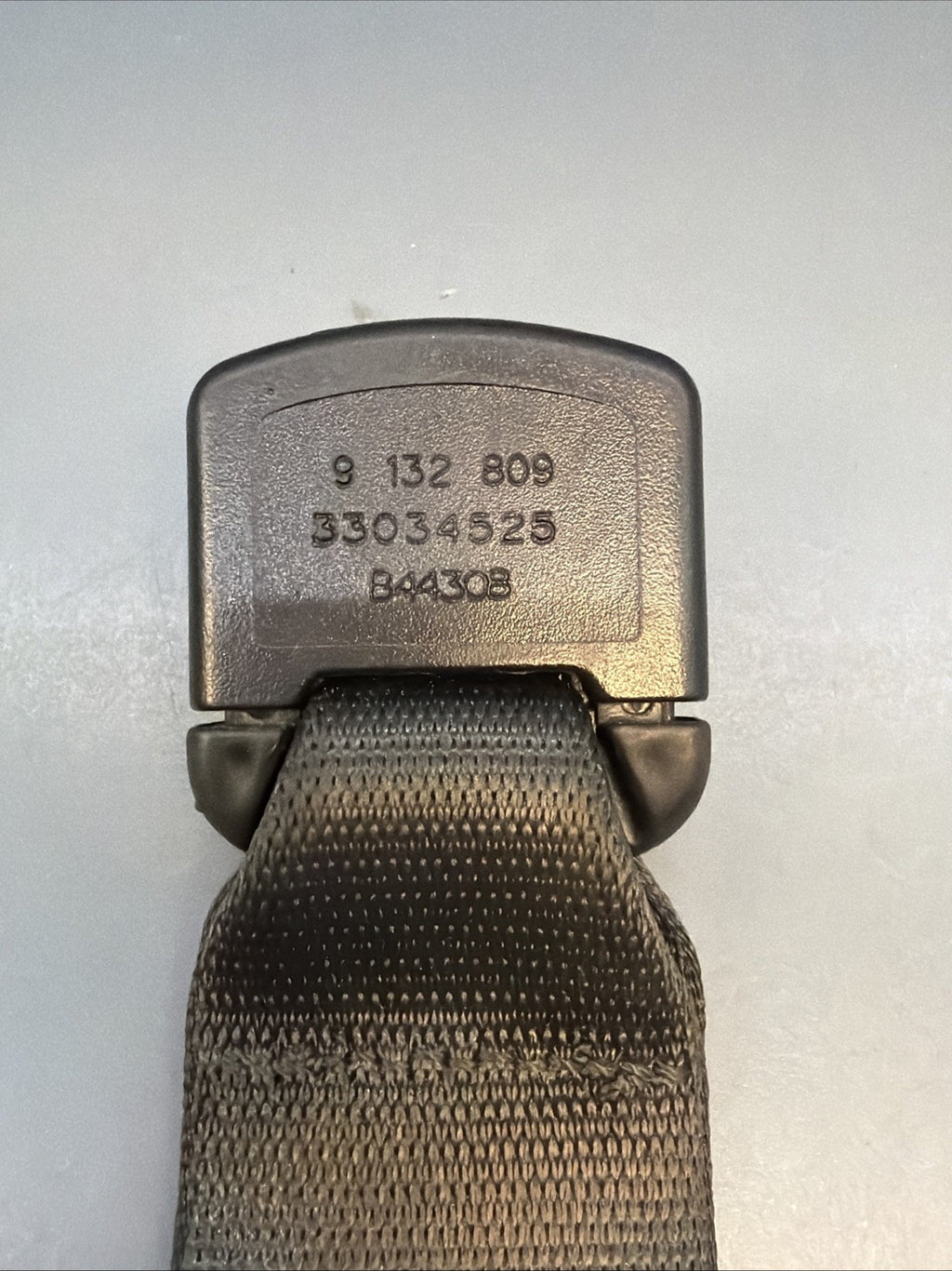04-10 BMW E60 E61 5 Series Sedan Rear Center Lower Belt Clasp Buckle 9132809