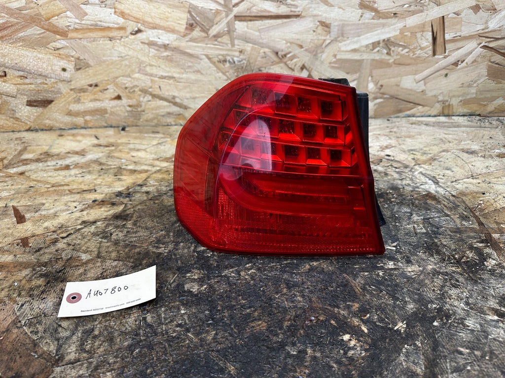 2009-2011 BMW E90 335xi DRIVER SIDE OUTER TAIL LIGHT OEM BMW 7289429