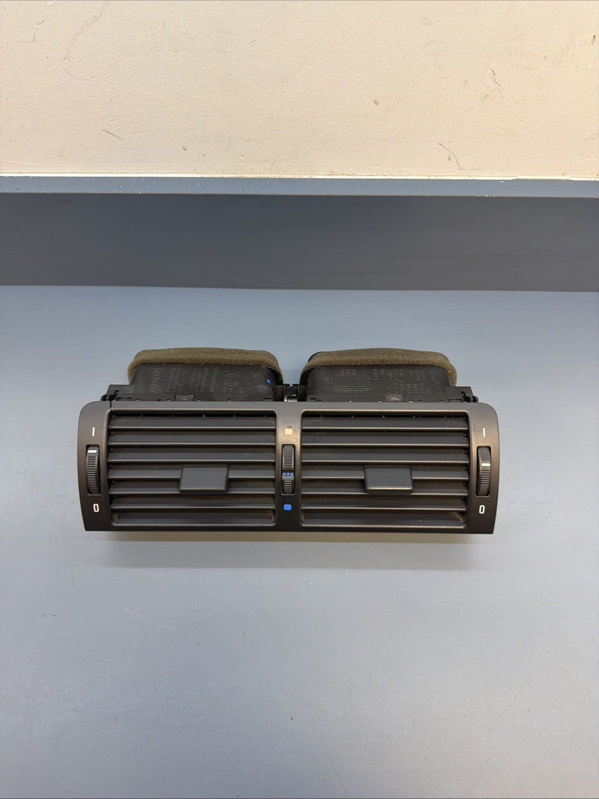 BMW 1997-2006 E46 3 SERIES BLACK CENTER INTERIOR VENT ASSEMBLY OEM 8361895
