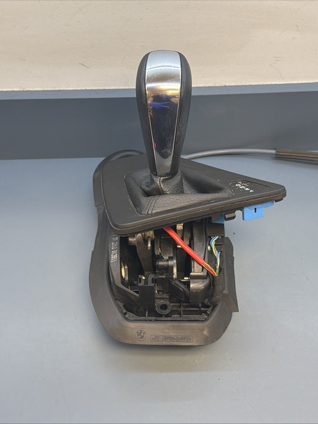 07-13 Genuine BMW 328ix E90 Floor Automatic Gear Shifter Selector OEM+ 7603765