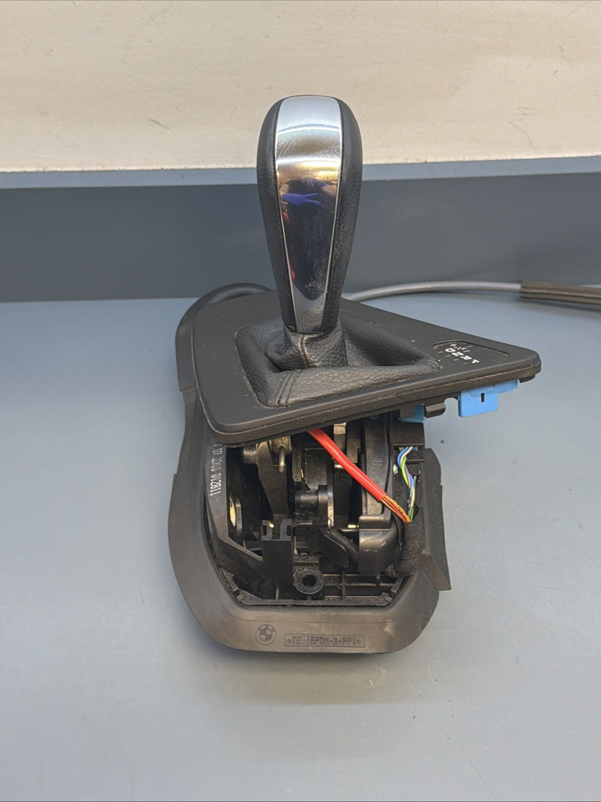 07-13 Genuine BMW 328ix E90 Floor Automatic Gear Shifter Selector OEM+ 7603765