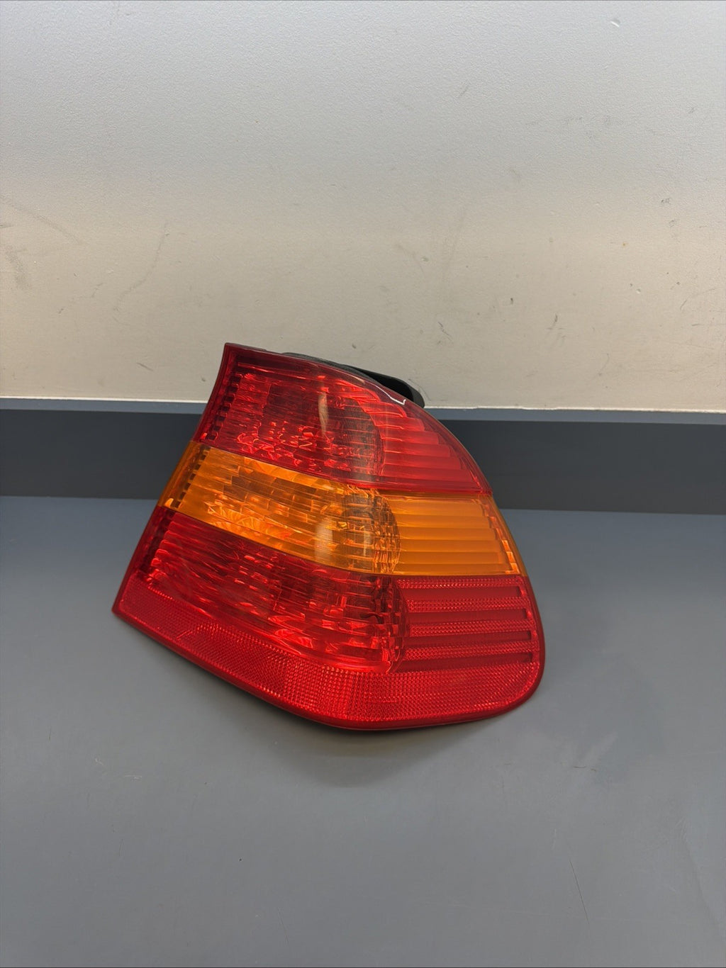 02-05 BMW E46 325i 325xi 330i Sedan Rear Right Tail Light 6946534 OEM PASSENGER