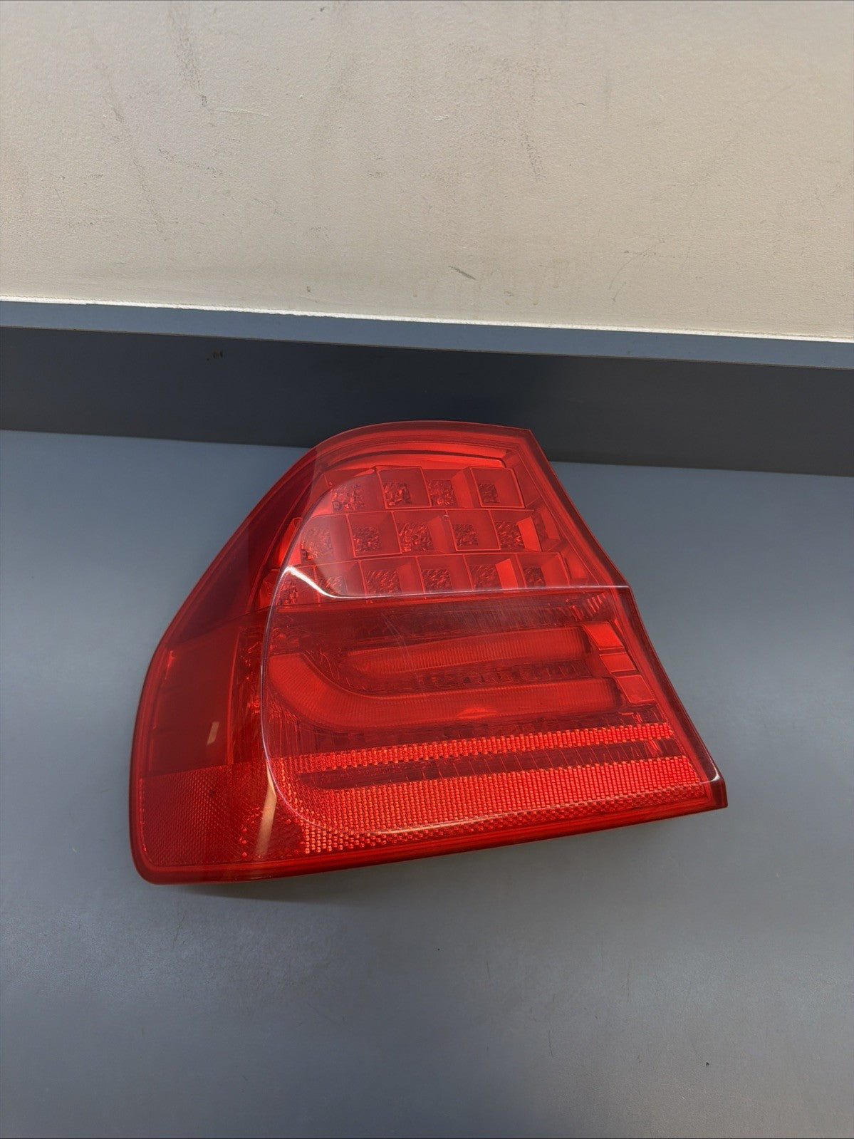 09-11 BMW E90 328i 335i LCI REAR LEFT DRIVER SIDE INNER TAIL LIGHT LAMP 7154157