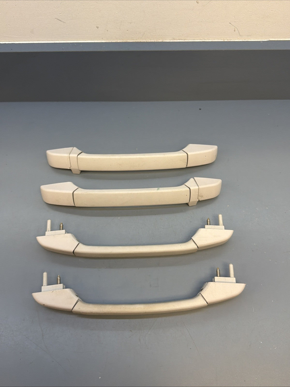 01-2006 E46 BMW 325 330 OVERHEAD SEDAN GRIP HANDLE SET OF 4 8231321 GRAY