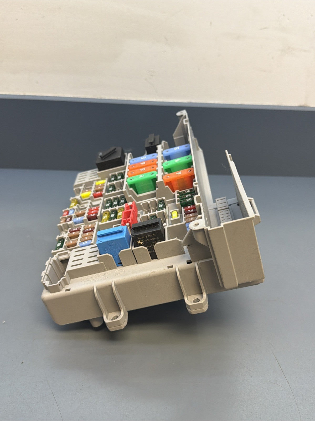 2006-2008 BMW 330i E90 Power Distribution Fuse Relay Box 6906622 61146906622