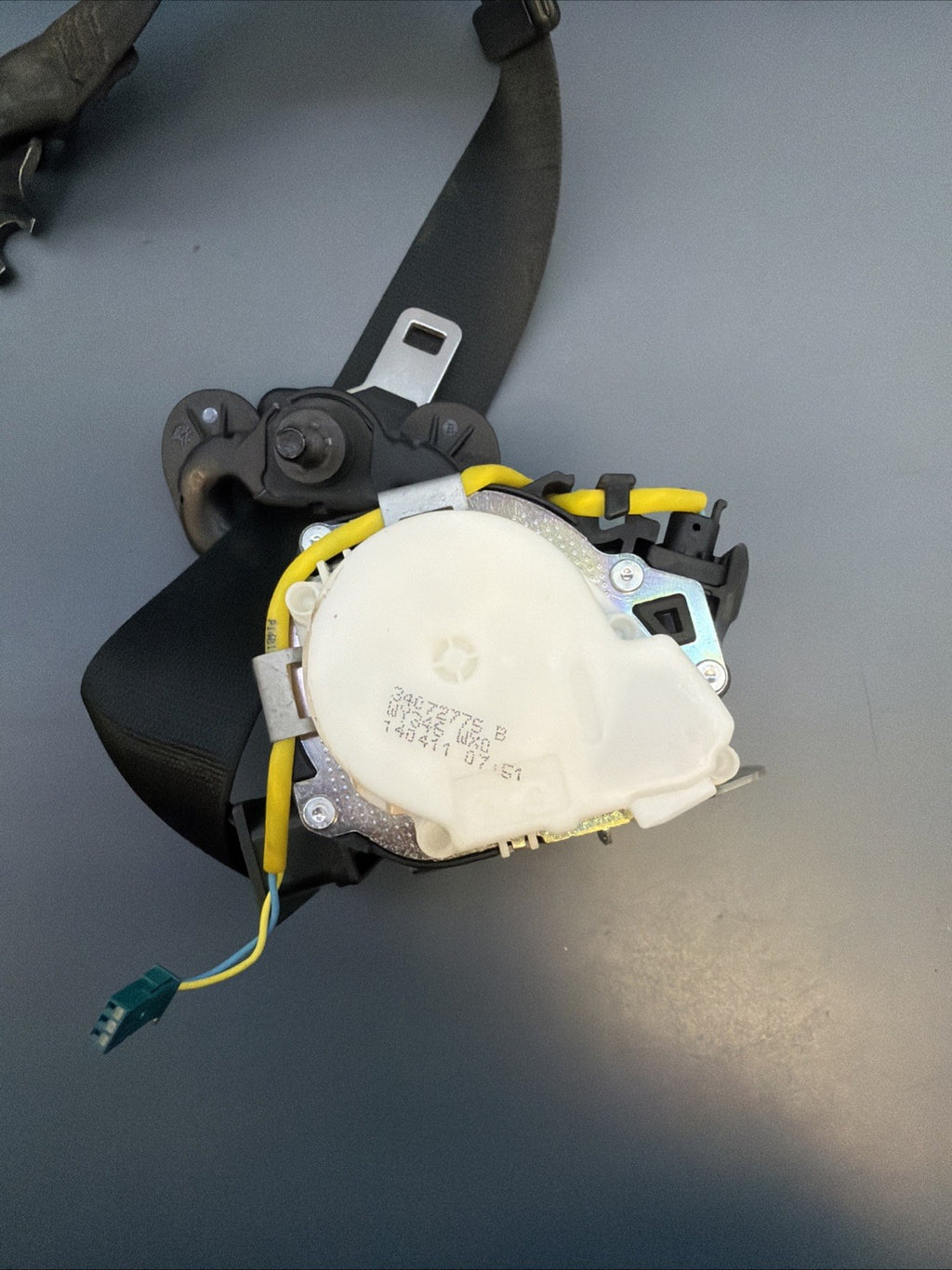 2006-2013 BMW E90 E92 Front Right Passenger Side Seat Belt Retractor 34072775