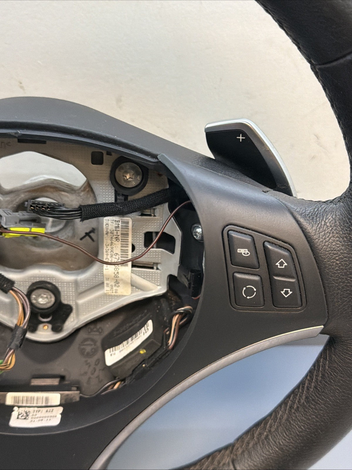 06-11 BMW E90 3 SERIES BLACK LEATHER SPORT STEERING WHEEL W PADDLES 6795858