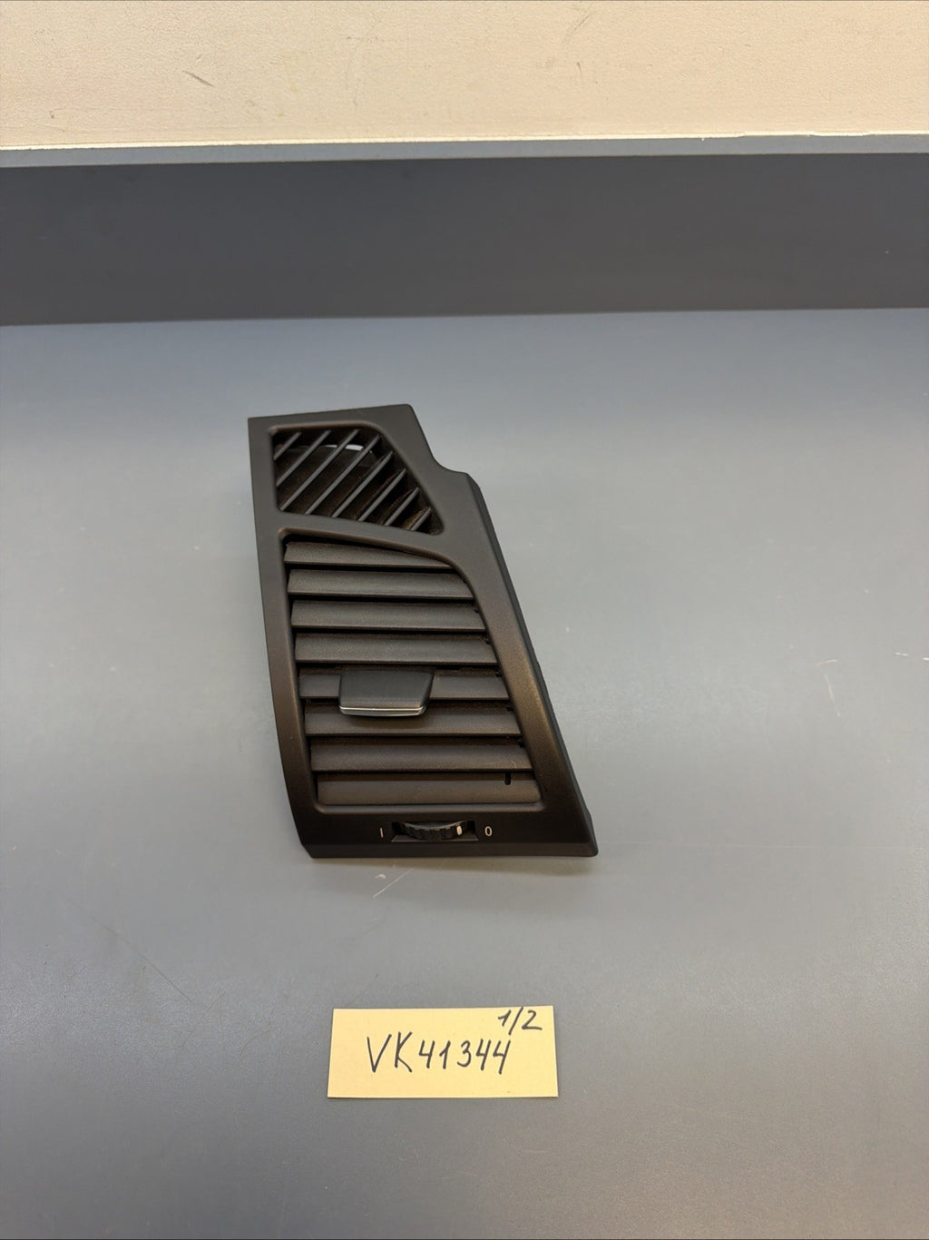 08-13 OEM BMW E82 E88 135i 128i Coupe Dash Right Passenger Side Air Vent 7059188
