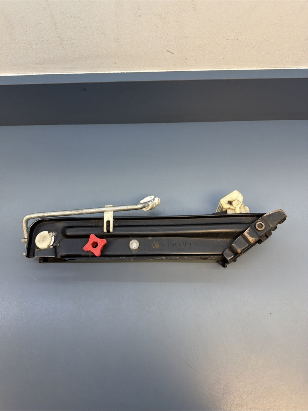 1999-2006 BMW E46 Emergency Floor Jack 1094911 OEM
