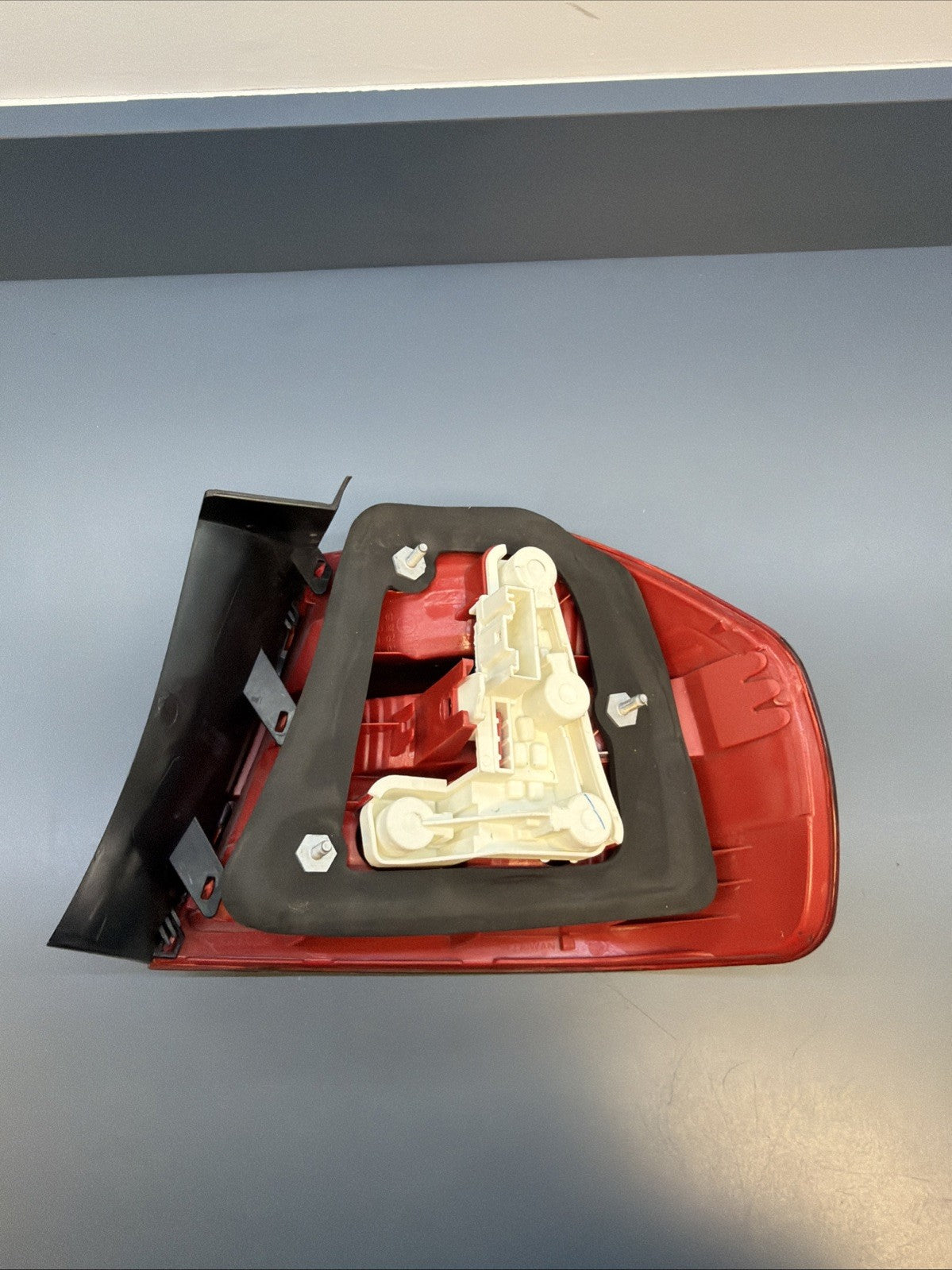 09-13 BMW E90 3 Series LCI Rear Left Driver Outer Taillight Lamp Assembly TYC
