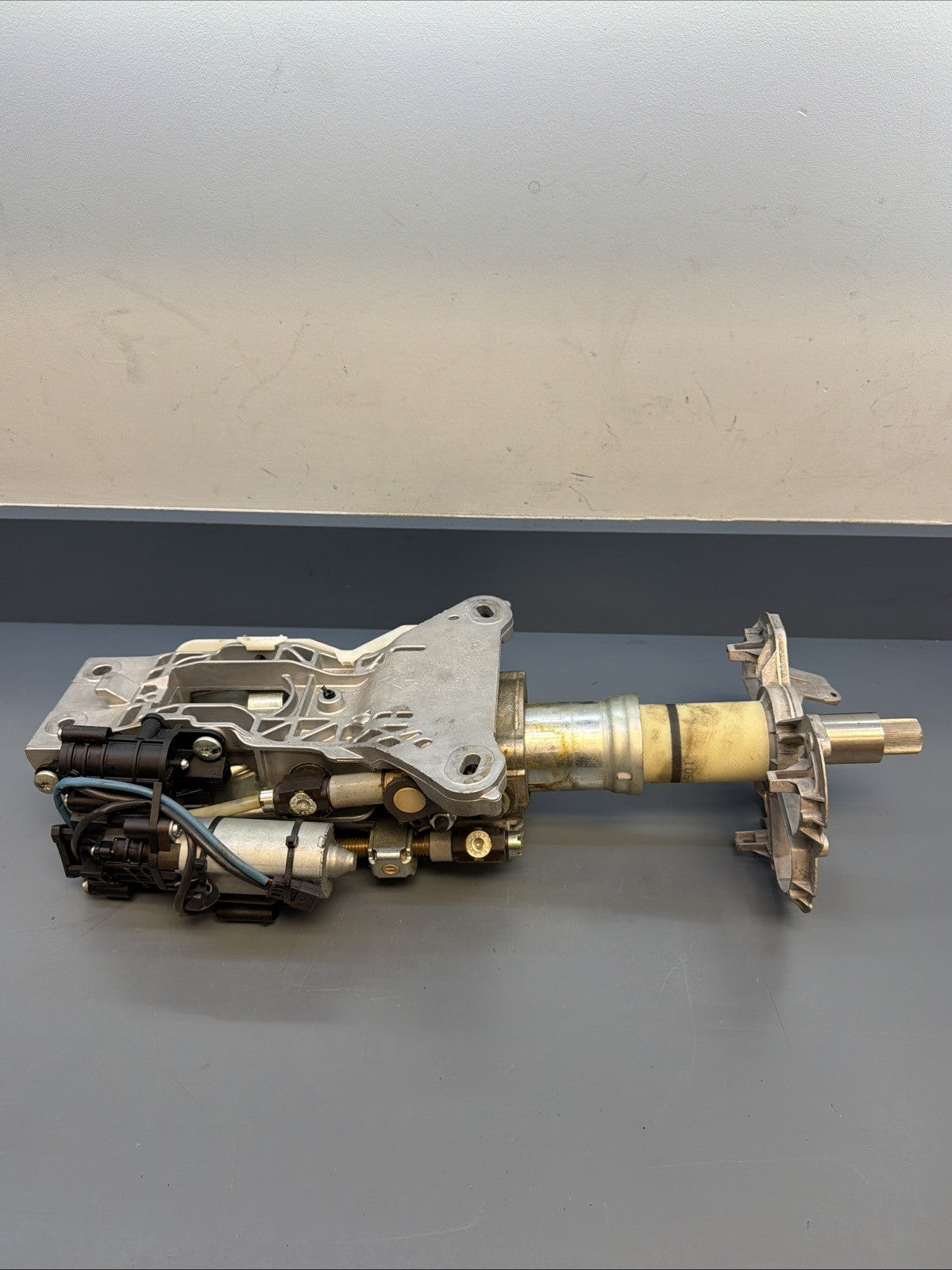 2004-2010 BMW 535xi 535i 550i Steering Column Assembly 6786702 OEM