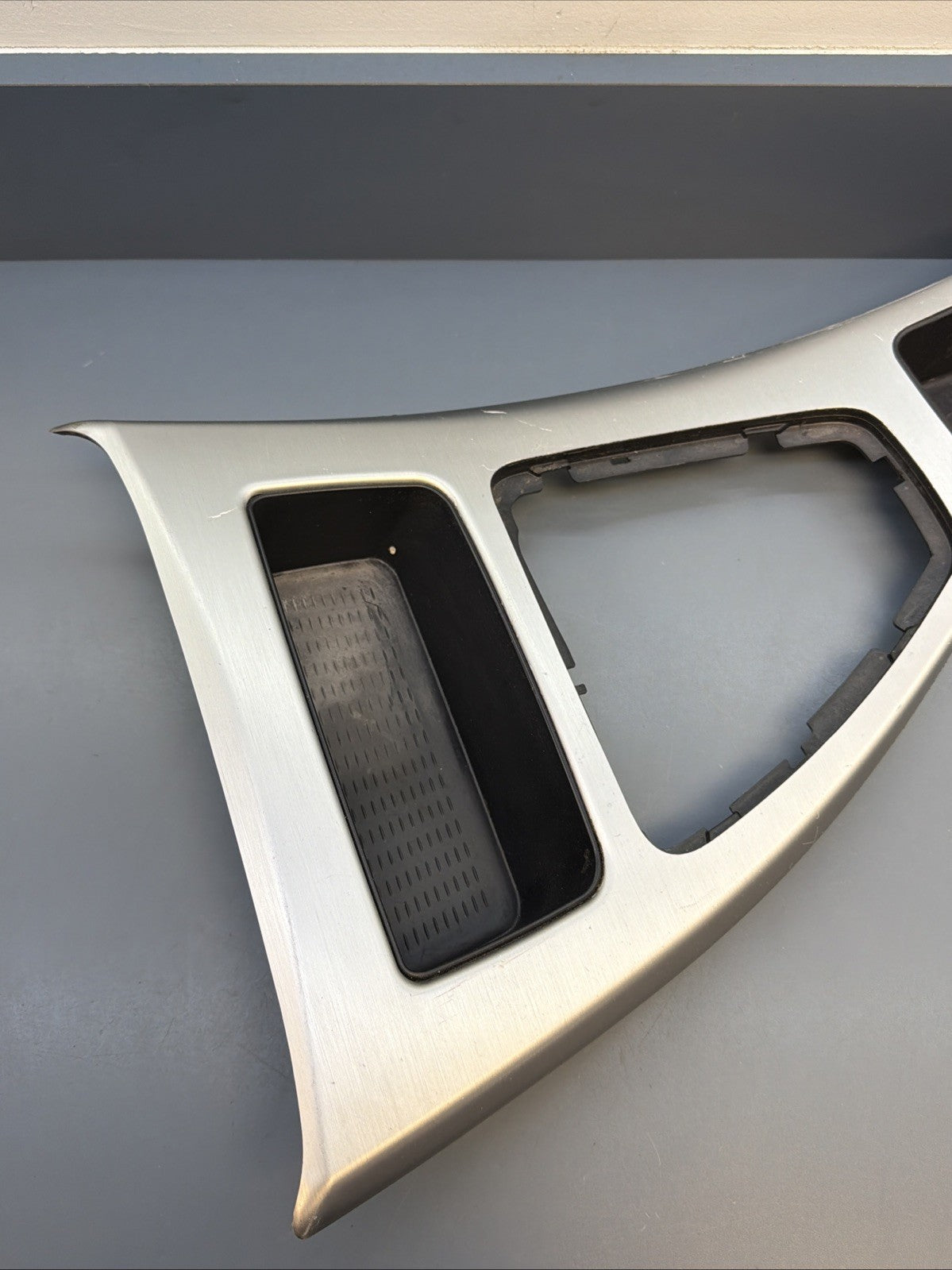 06-13 BMW E90 E92 328i 330i 335i Center Console Brushed Aluminum trim 7118034