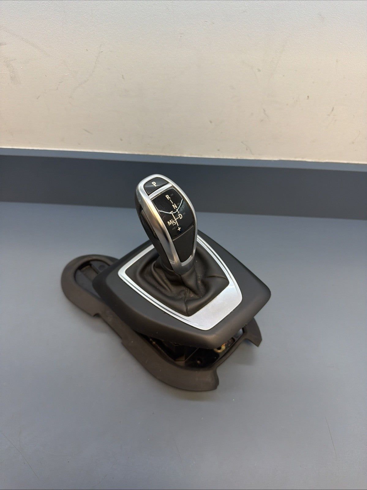 BMW 11-15 E84 X1 AUTOMATIC TRANSMISSION GEAR SHIFTER SELECTOR OEM 9260295