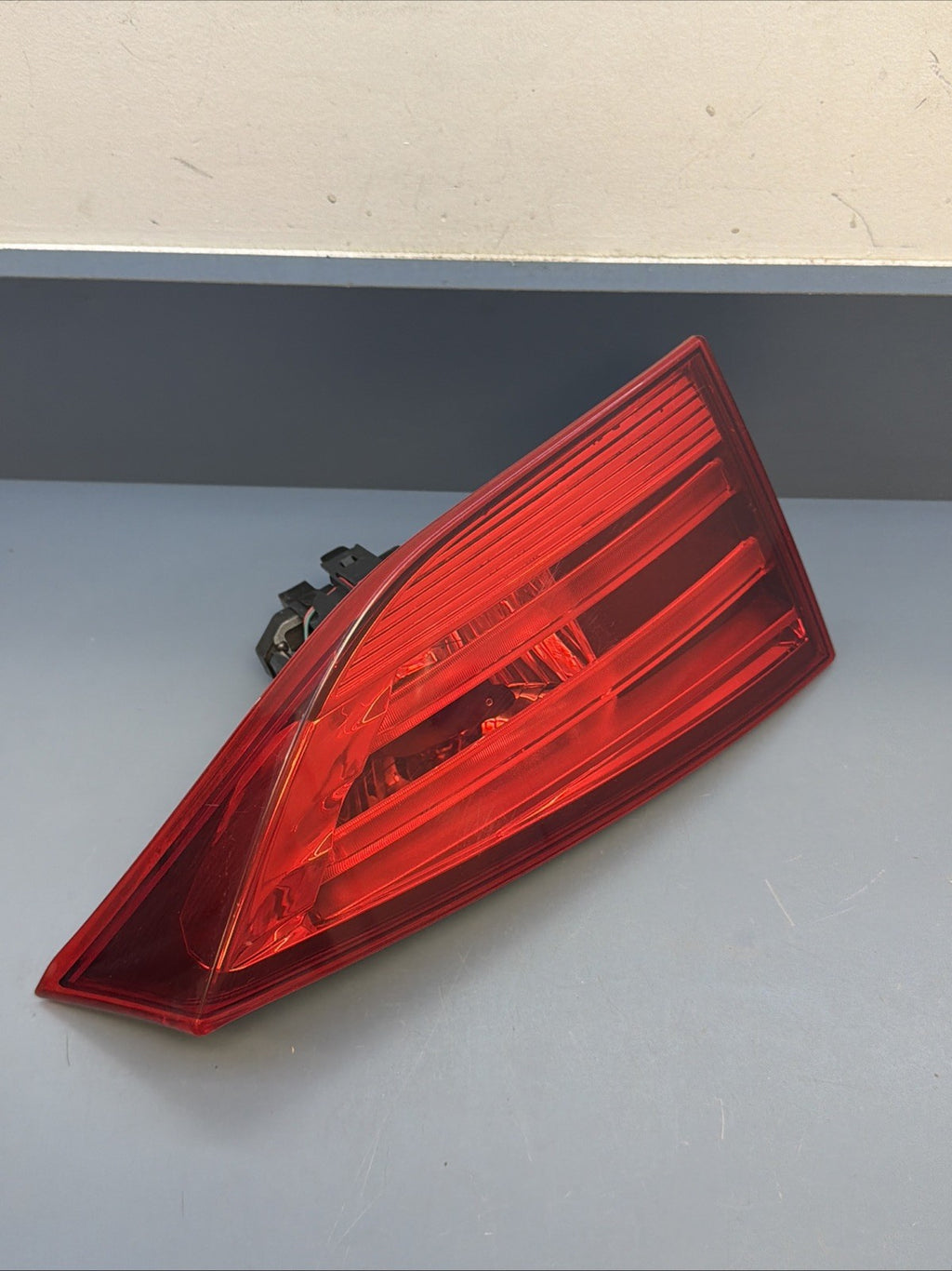 2012-2015 BMW X1 E84 LEFT SIDE DRIVER INNER TAIL LIGHT OEM 2990113