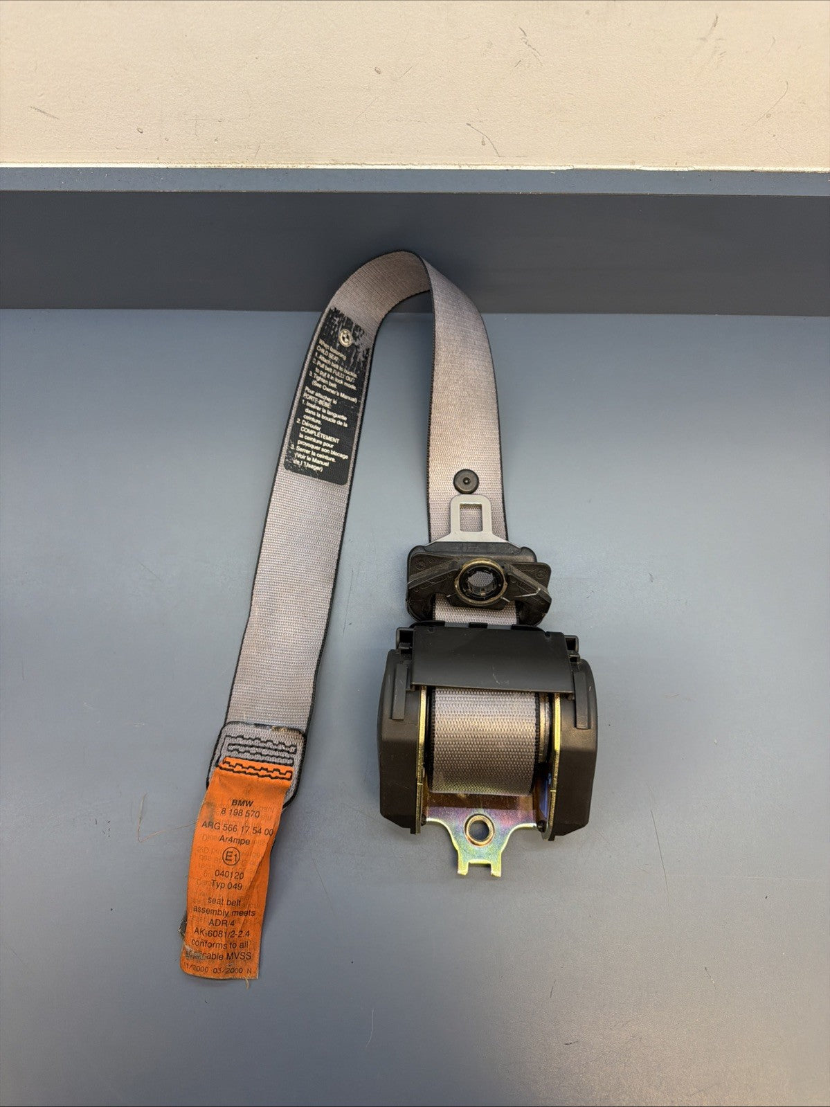 95-03 Bmw E39 5/7 Series Front Right Pass Upper Seat Belt Retractor Gray 8198570