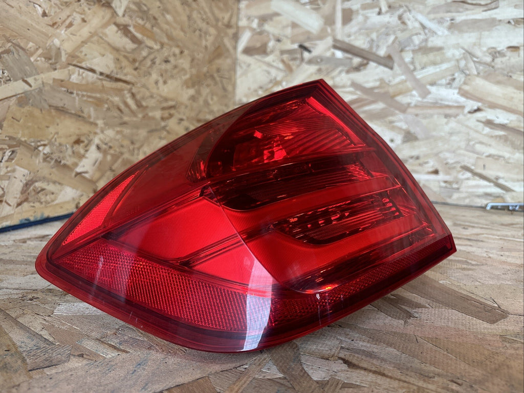 2011-2015 BMW 328IX F30 REAR LEFT SIDE OUTER TAILLIGHT LIGHT LAMP OEM 7372785