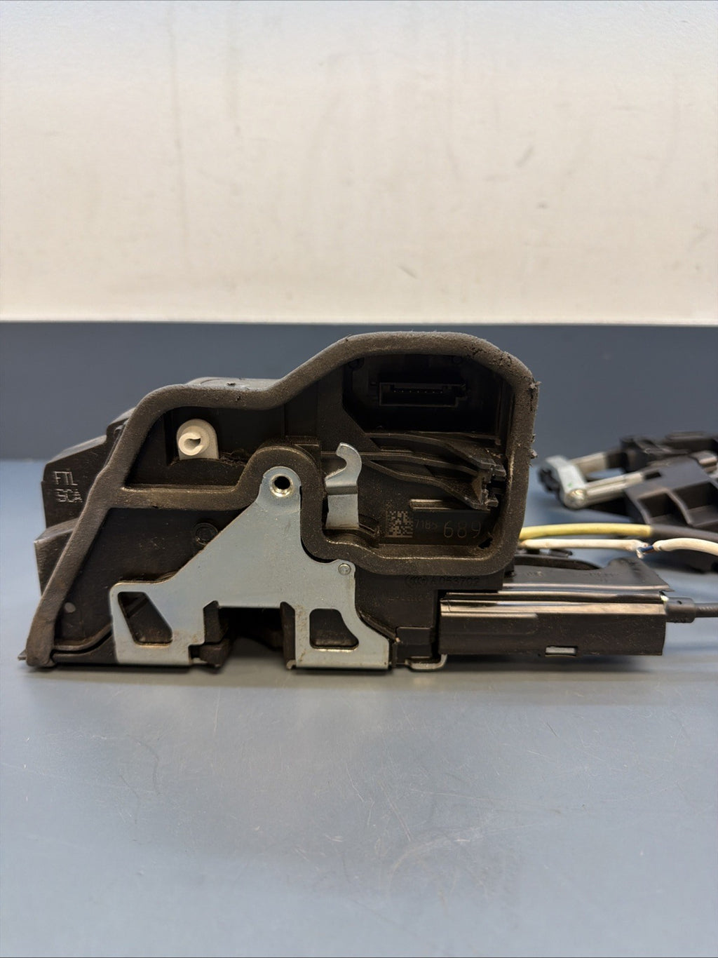 BMW F10 550I 535I M5 (11-16) OEM FRONT LEFT DRIVER DOOR LOCK SOFT CLOSE 7185689
