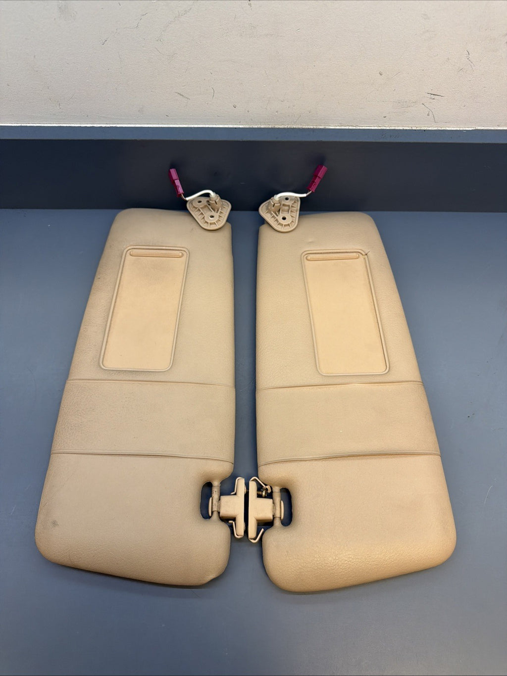 00–05 BMW E46 325i Right & Left Light Sun Visor Mirror Leather Set BEIGE 6905983